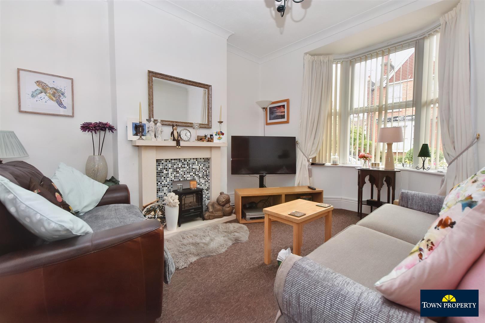 Property Details for Sheen Road Eastbourne BN22 8DR Town Property